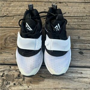 Nike Zoom Freaks 3 Basketball Shoes